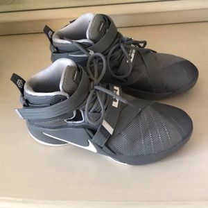 Nike LeBron Solider 9